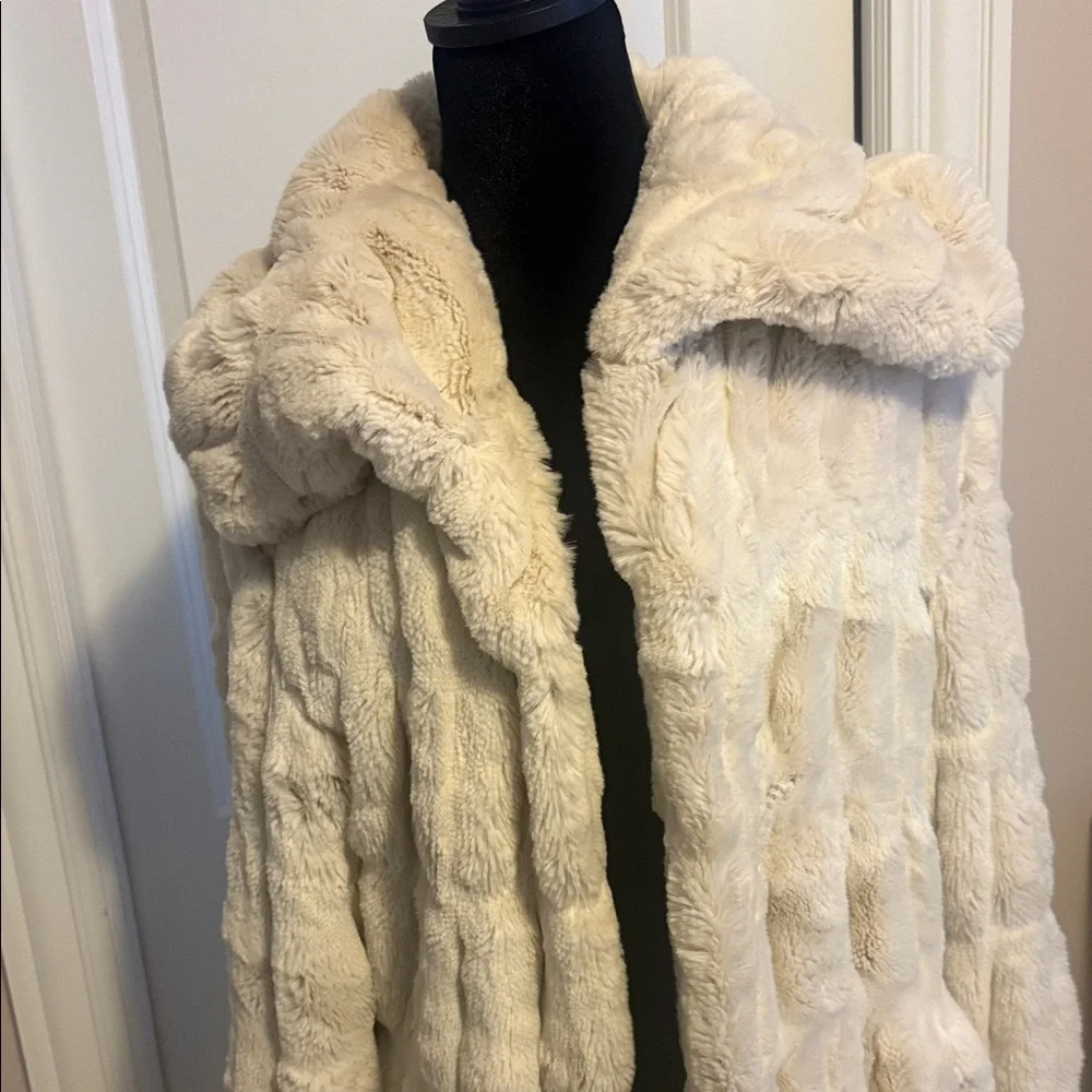 Luxurious Cream Teddy Jacket - Picture 2 of 5